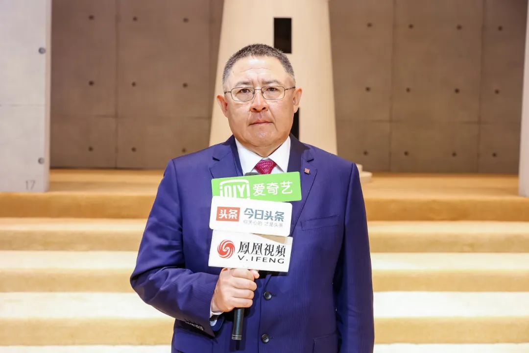  突破與自由，民族服裝定制品牌隆慶祥2023春夏新品發(fā)布會(huì)“自由之境”圓滿舉行
