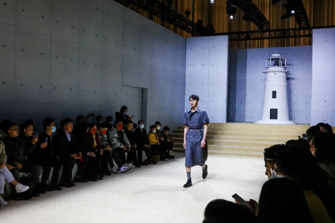  突破與自由，民族服裝定制品牌隆慶祥2023春夏新品發(fā)布會(huì)“自由之境”圓滿舉行