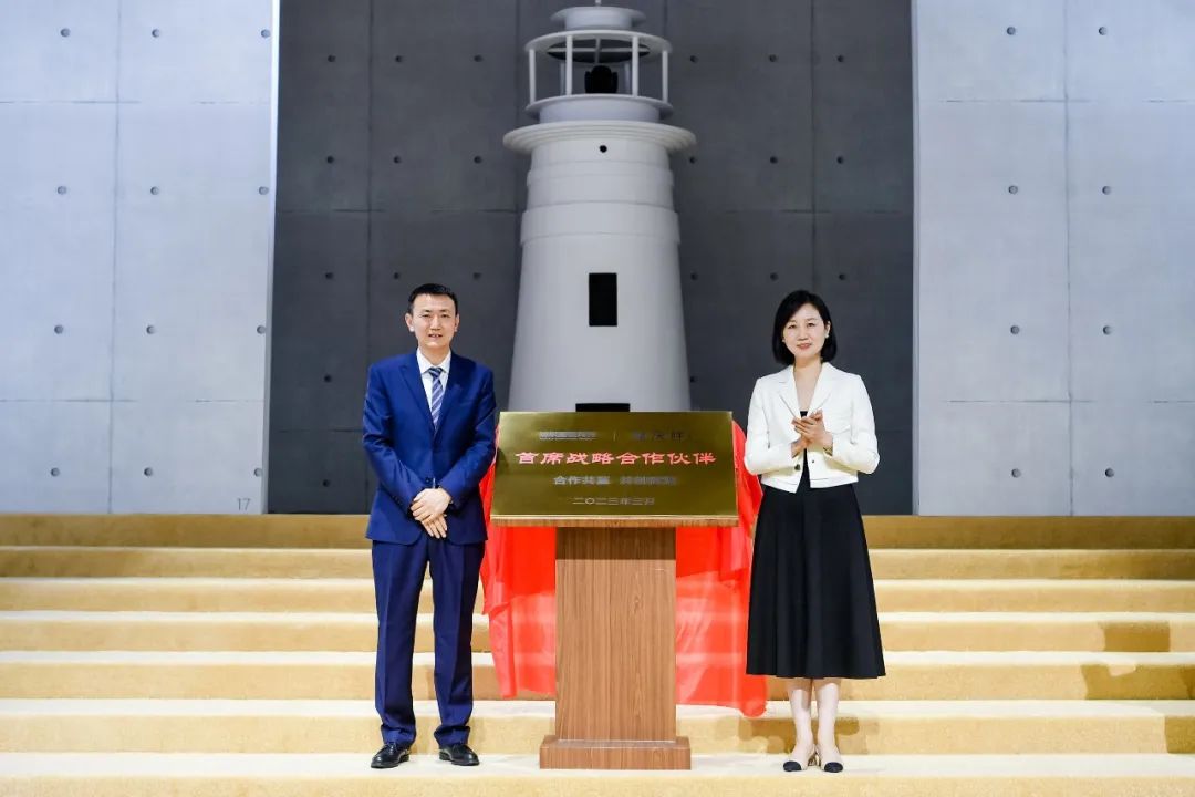  突破與自由，民族服裝定制品牌隆慶祥2023春夏新品發(fā)布會(huì)“自由之境”圓滿舉行