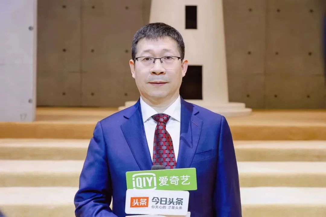  突破與自由，民族服裝定制品牌隆慶祥2023春夏新品發(fā)布會(huì)“自由之境”圓滿舉行