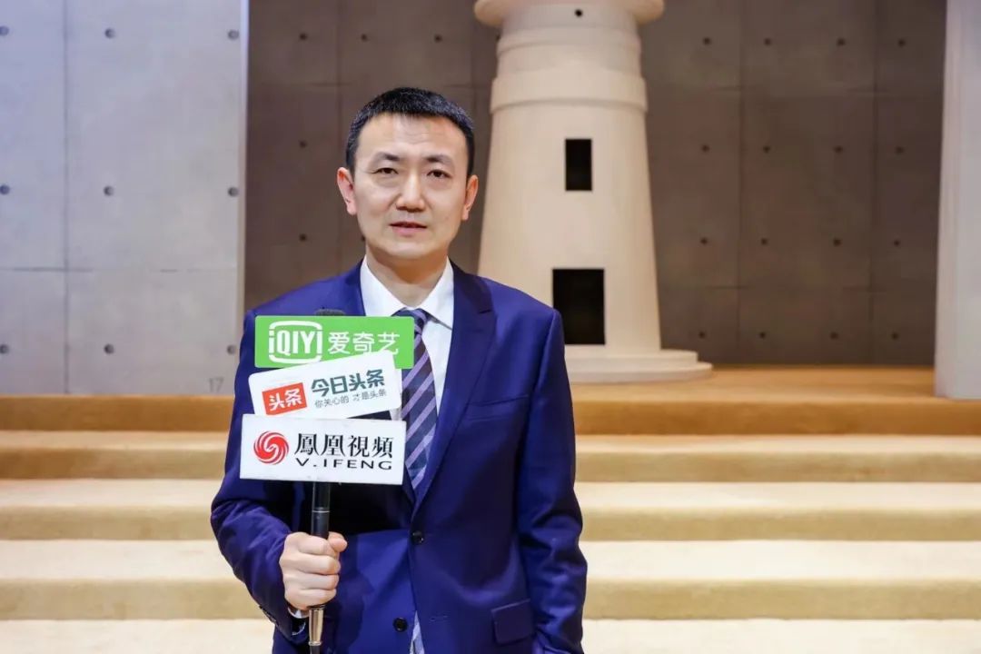  突破與自由，民族服裝定制品牌隆慶祥2023春夏新品發(fā)布會(huì)“自由之境”圓滿舉行