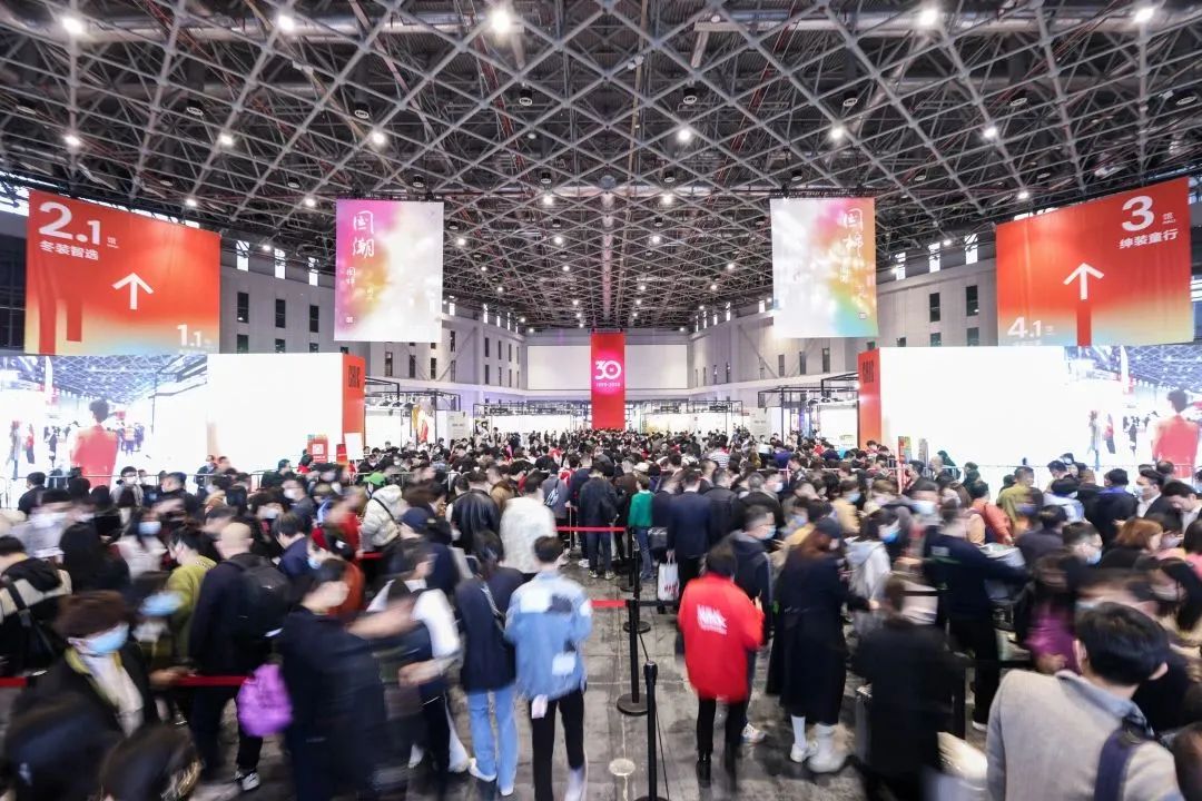 陸大榮：聽黨話跟黨走，民營企業(yè)大有作為 ——在蘇州市服裝業(yè)商會二屆二次會員大會上的發(fā)言