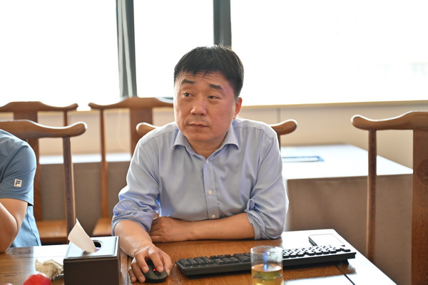 二十位業(yè)內(nèi)大咖齊聚鄭州，共商校服高品質(zhì)發(fā)展大計(jì)