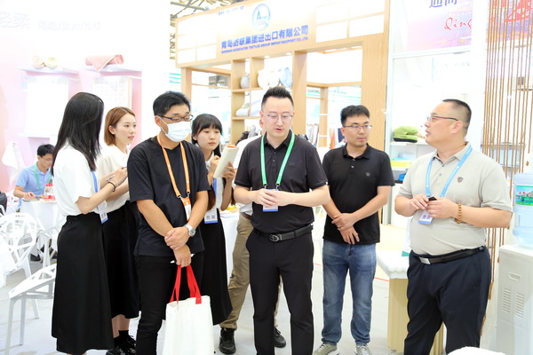 山東292家企業(yè)齊聚31屆華交會，青島家紡展團大放異彩
