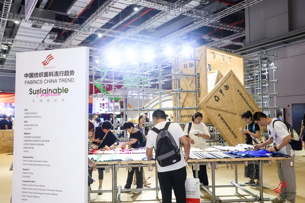 為美好生活而設(shè)計(jì)，2023中國(guó)國(guó)際面料設(shè)計(jì)大賽頒獎(jiǎng)典禮在上海舉行