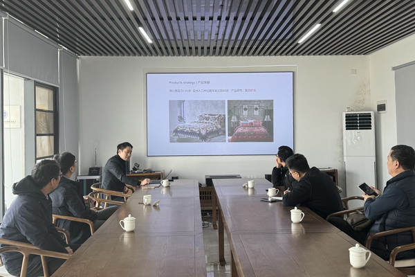 青島新銳家紡品牌“圓夢”與“夏爾小鎮(zhèn)”引起中家紡協(xié)領(lǐng)導(dǎo)的關(guān)注