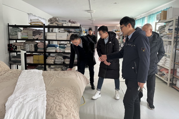 青島新銳家紡品牌“圓夢”與“夏爾小鎮(zhèn)”引起中家紡協(xié)領(lǐng)導(dǎo)的關(guān)注