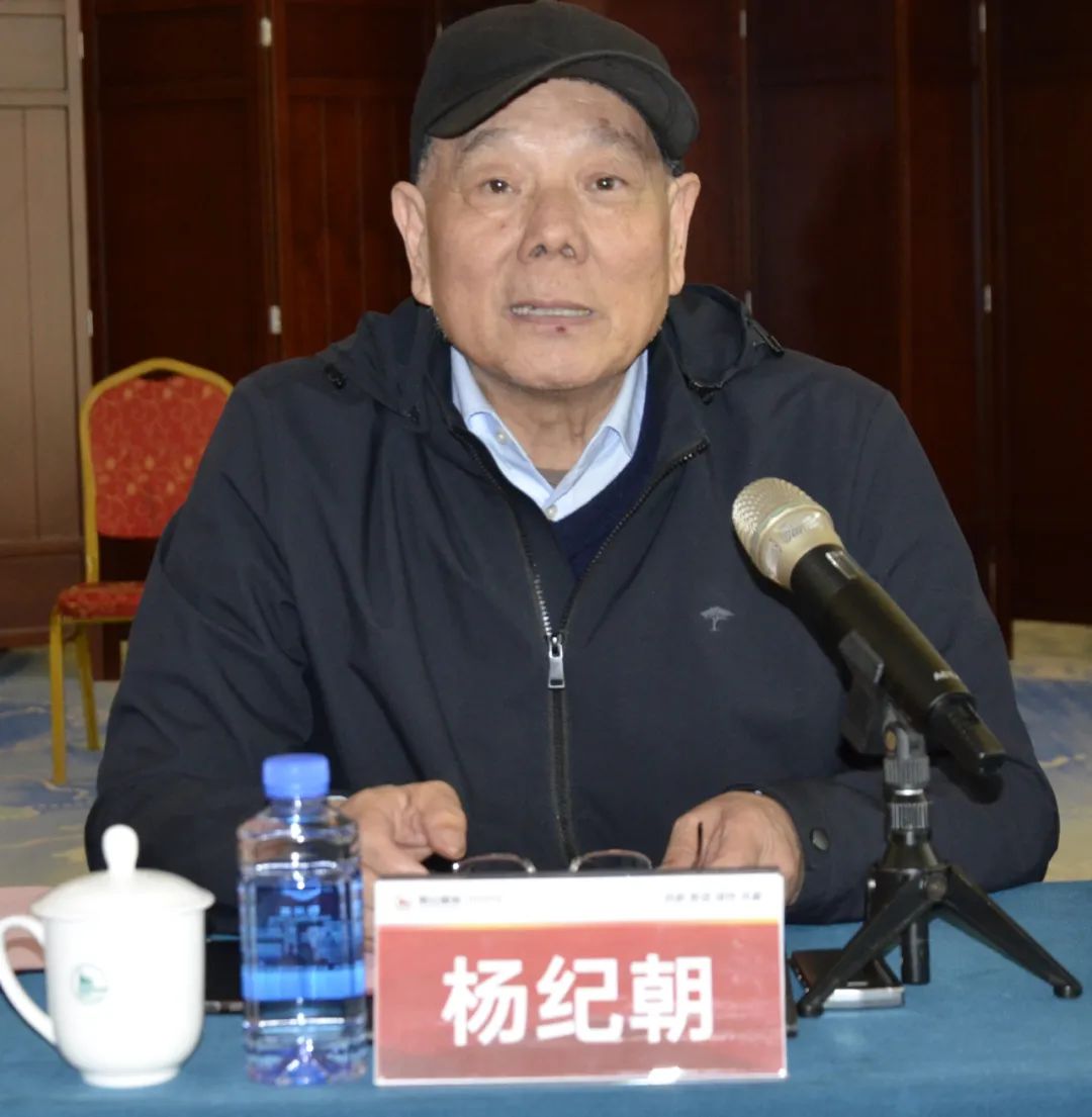 山東省紡織服裝行業(yè)協(xié)會(huì)第五屆第四次輪值會(huì)長(zhǎng)會(huì)議在煙臺(tái)南山召開