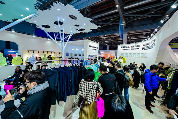 全球防曬服 就看駐馬店——駐馬店防曬服基地驚艷亮相中國國際服飾博覽會