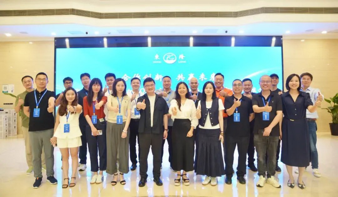 協(xié)同創(chuàng)新、共謀戶外運動服裝新未來，東隆集團成功舉辦2024戶外運動面料/填充原料推介會！