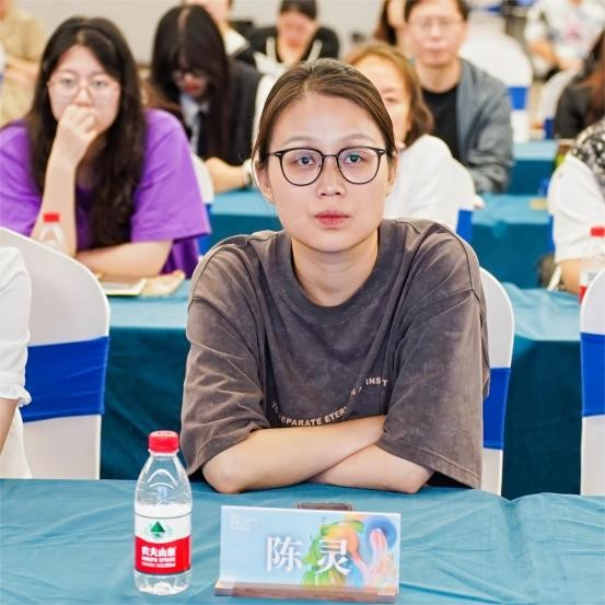 把握展陳設計前沿趨勢，柯橋天天時尚為紡企提供展廳升級實用指南！