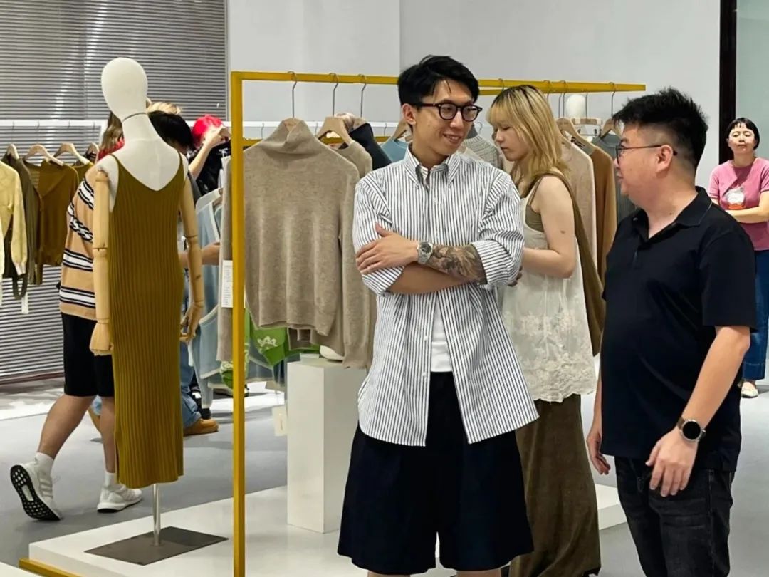 香港知專設(shè)計學(xué)院“灣區(qū)探索行—針織啟航”活動走進(jìn)東莞大朗