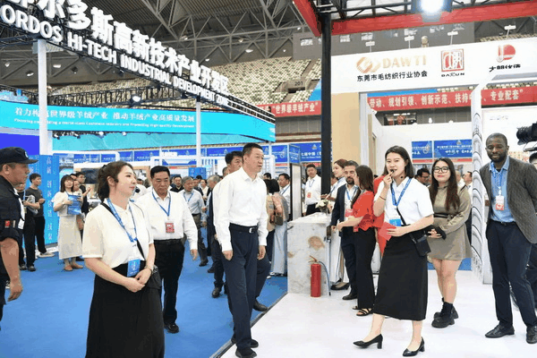 36家毛織企業(yè)抱團(tuán)參展中國(guó)（鄂爾多斯）國(guó)際羊絨羊毛展覽會(huì)，提升大朗品牌知名度 