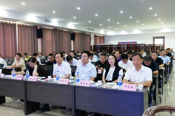 勞模、低碳、AI、新材料……紡織行業(yè)專精特新中小企業(yè)走進石家莊