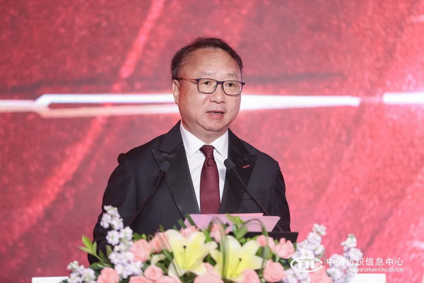 中國(guó)紡聯(lián)會(huì)長(zhǎng)孫瑞哲：以精誠(chéng)為神、以日新為道，為中國(guó)紡織事業(yè)而努力