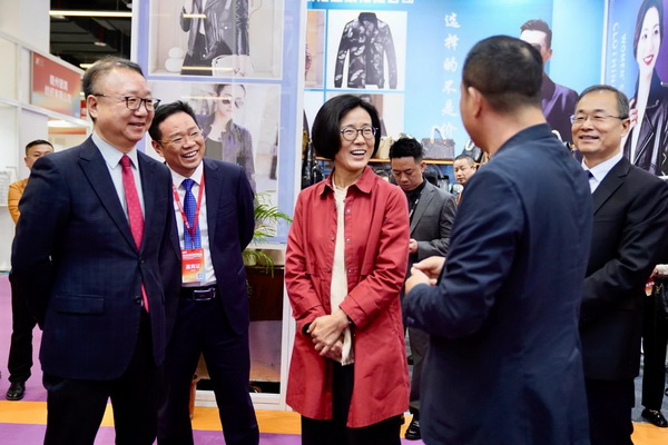贛州紡織新篇章：2024江西服裝周暨第五屆江西（贛州）紡織服裝產(chǎn)業(yè)博覽會(huì)盛大開(kāi)幕！