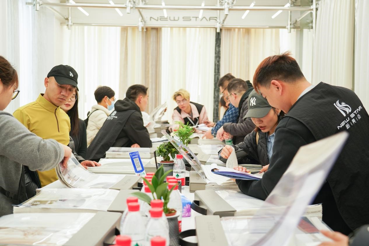 智造織就未來，錦韻潮動全球！2025海寧春季家博會今日啟幕