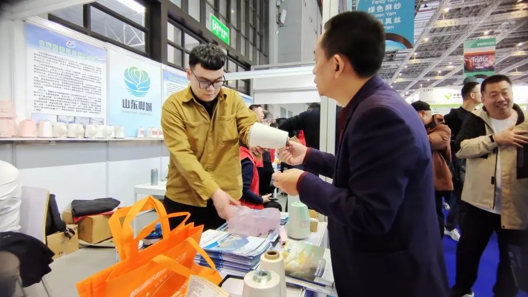 實力“圈粉”，盡展產(chǎn)業(yè)新風(fēng)貌！山東聊城展團(tuán)首次亮相2025yarnexpo春夏紗線展