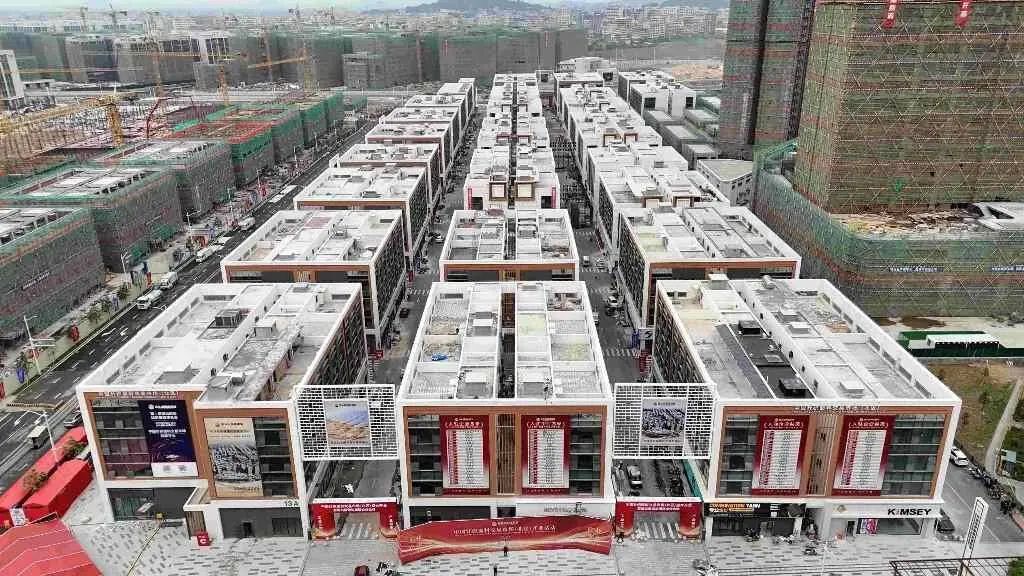 汕頭國際紡織城中國針織面料市場（北區(qū)）今日迎來“滿鋪開業(yè)”。