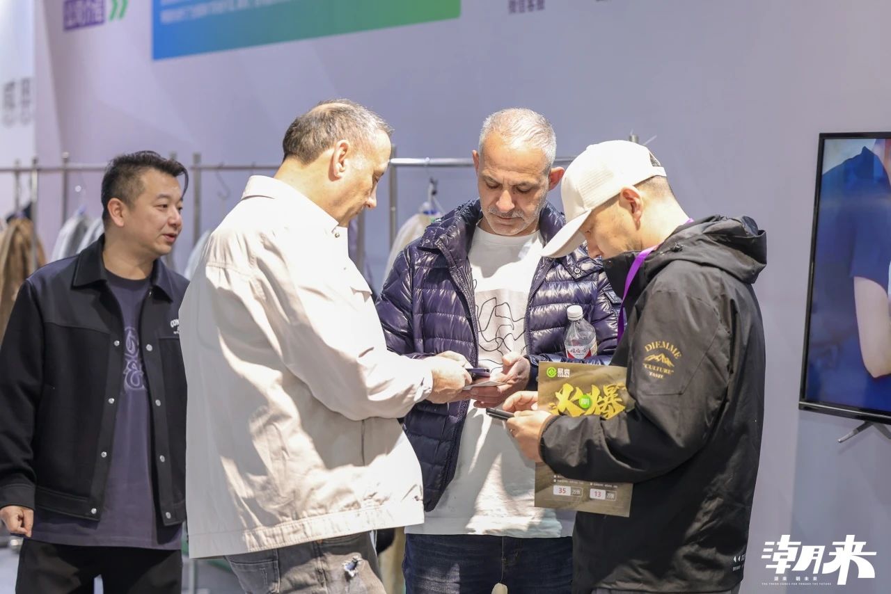 向“心”而生 逐“質(zhì)”而行 2025海寧中國國際皮革毛皮時裝面輔料展盛大開幕
