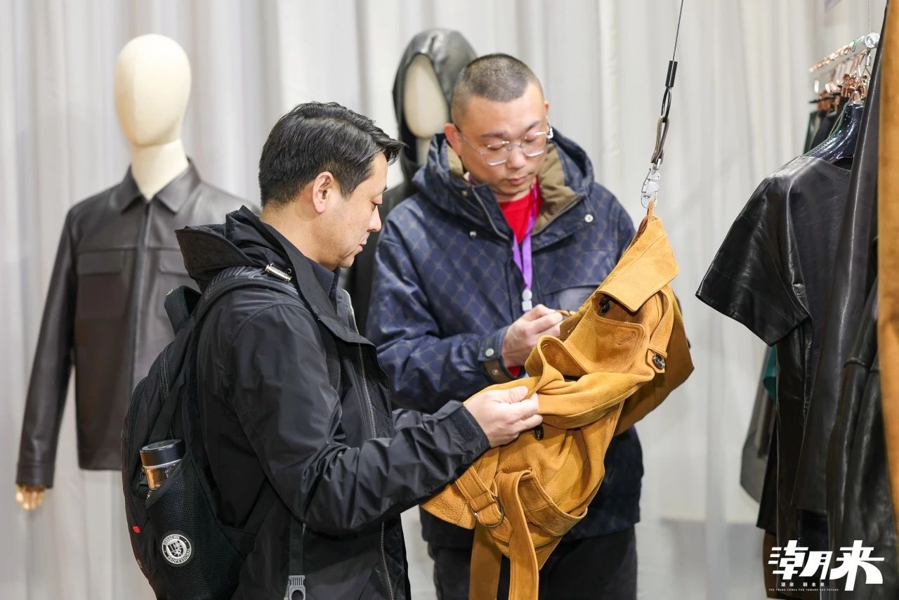 向“心”而生 逐“質(zhì)”而行 2025海寧中國國際皮革毛皮時裝面輔料展盛大開幕