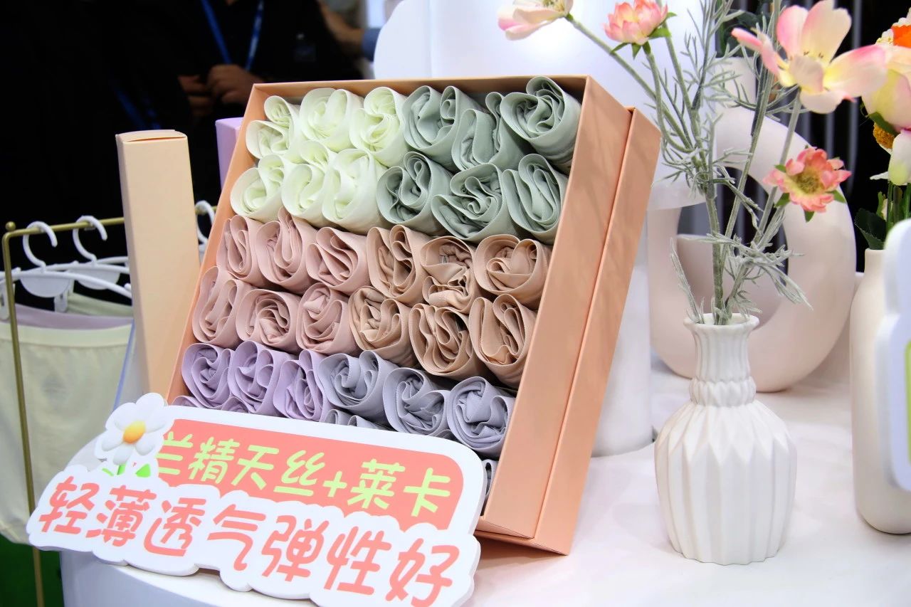 向上生長對抗行業(yè)內(nèi)卷！櫻姿娜于潮汕服博會發(fā)布第三代鉑金蠶絲褲
