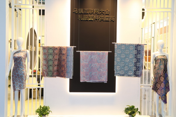 潮涌鵬城，開(kāi)啟時(shí)尚 “超鏈接”丨第30屆FASHION SOURCE時(shí)尚之源深圳展、AW25深圳原創(chuàng)時(shí)裝周盛大啟幕