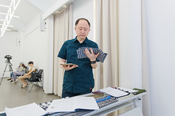 挖掘創(chuàng)新人才，激發(fā)產(chǎn)業(yè)活力！“第十屆（2025年）十佳紡織面料設(shè)計(jì)師及培養(yǎng)先進(jìn)單位評選”評審會(huì)于柯橋舉行