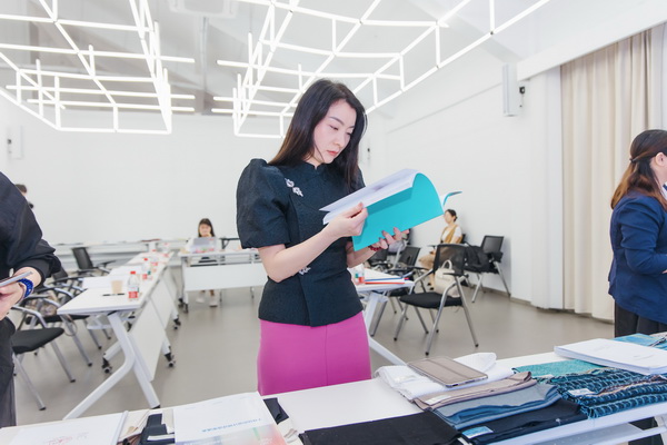 挖掘創(chuàng)新人才，激發(fā)產(chǎn)業(yè)活力！“第十屆（2025年）十佳紡織面料設(shè)計(jì)師及培養(yǎng)先進(jìn)單位評選”評審會(huì)于柯橋舉行